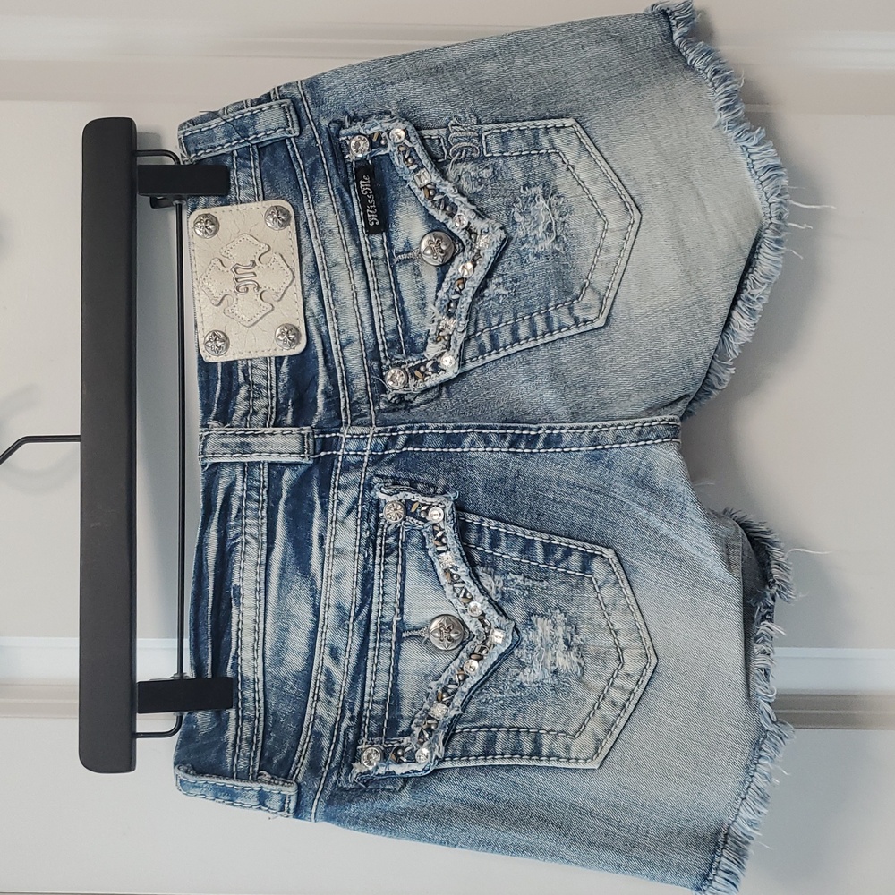 LIKE NEW Miss Me Jean Shorts - 25